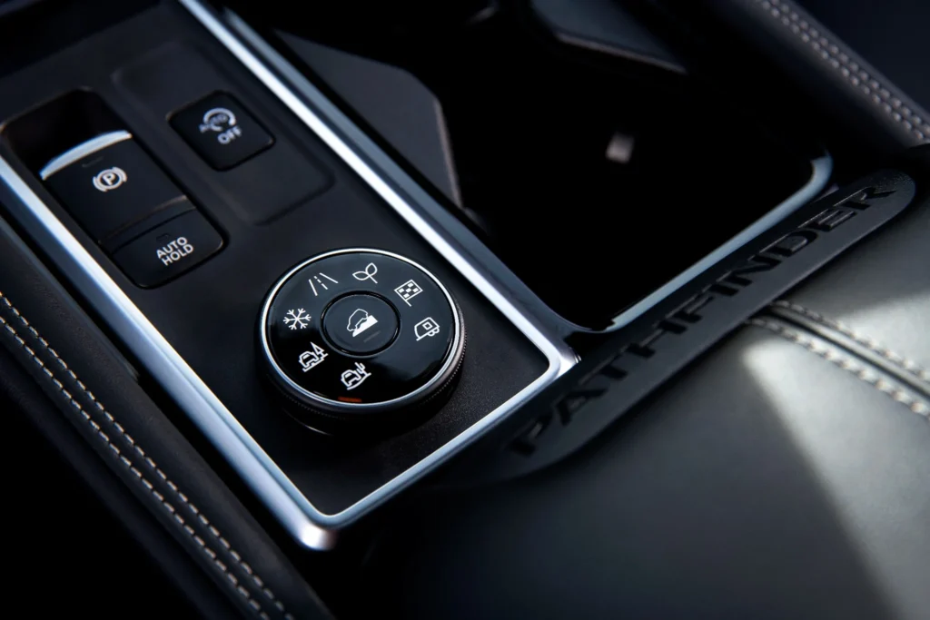 2022 Nissan Pathfinder Platinum 4dr SUV Aux Controls 2022 Nissan Pathfinder Platinum 4dr SUV Aux Controls