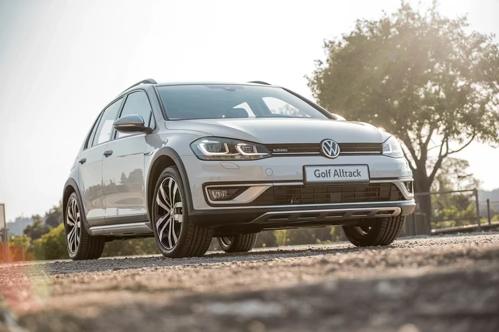 2017 volkswagen golf alltrack low angle front three quarter silver crossover wagon skid plate bumper led headlights stylish multi spoke alloy wheels